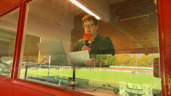 Debuut stadionspeaker en kletskous Thea smaakt naar meer: 'Och, hoor mij nou. Godogodogod'