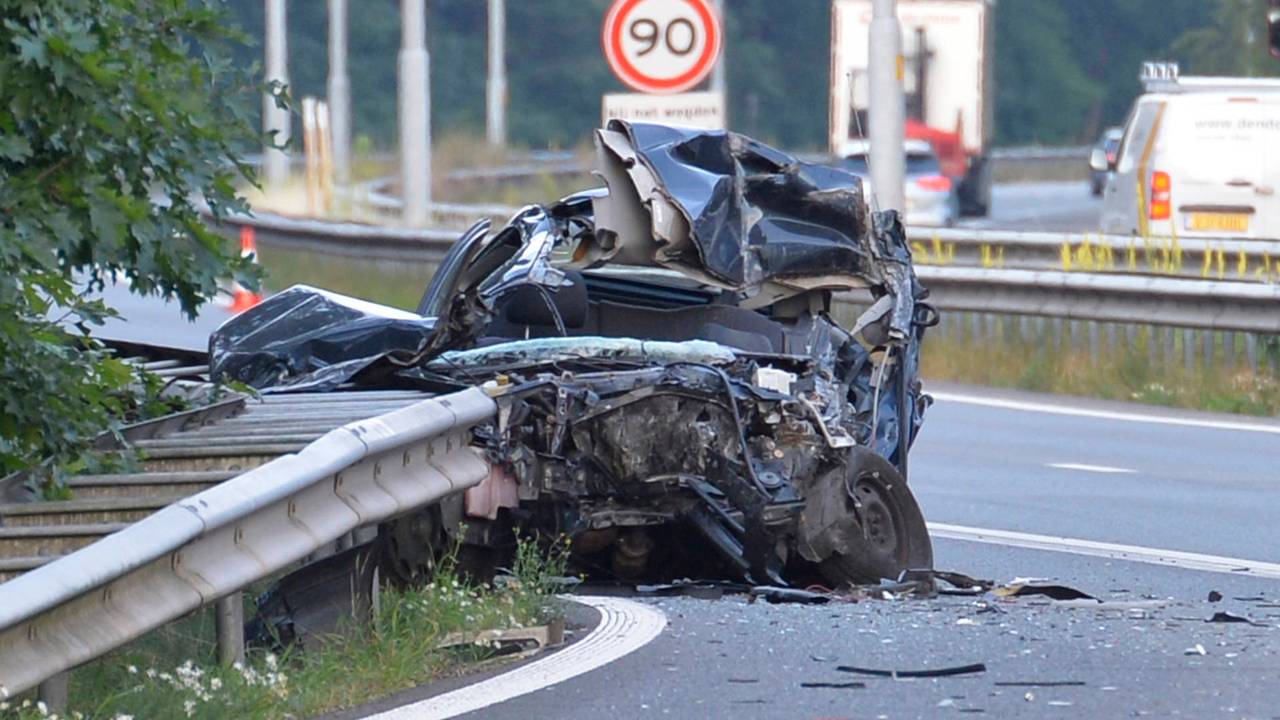 Bredanaar (26) overleden na botsing met vrachtwagen op A27
