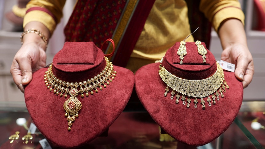 India tells citizens to shun gold, cut fuel use amid energy crisis