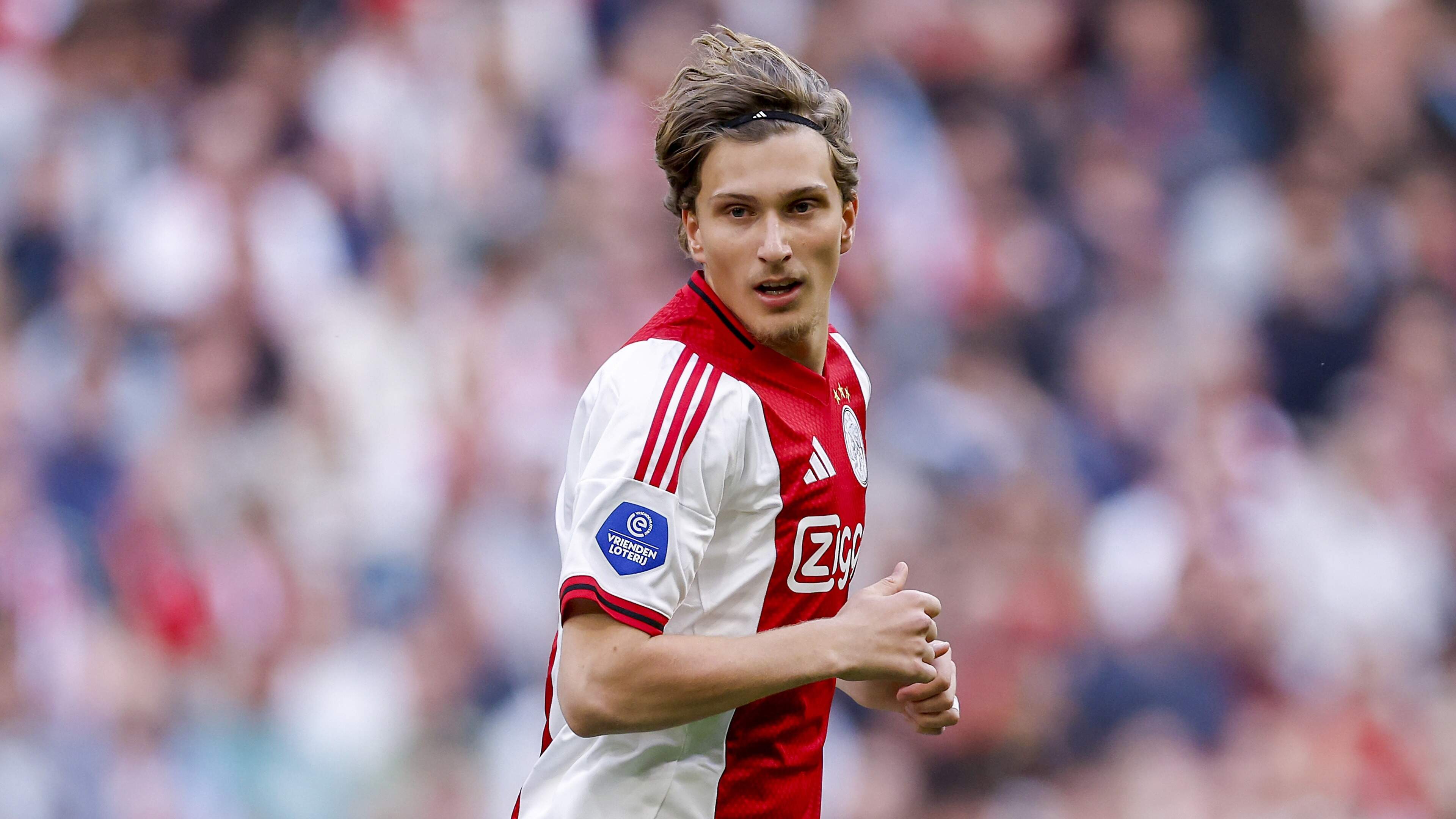 LIVE Conference League | Ajax beleeft dankzij Mika Godts droomstart tegen Shelbourne FC