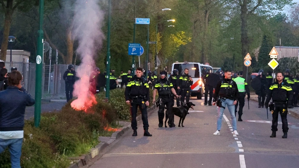 Opnieuw onrustig asielprotest Loosdrecht, twee aanhoudingen