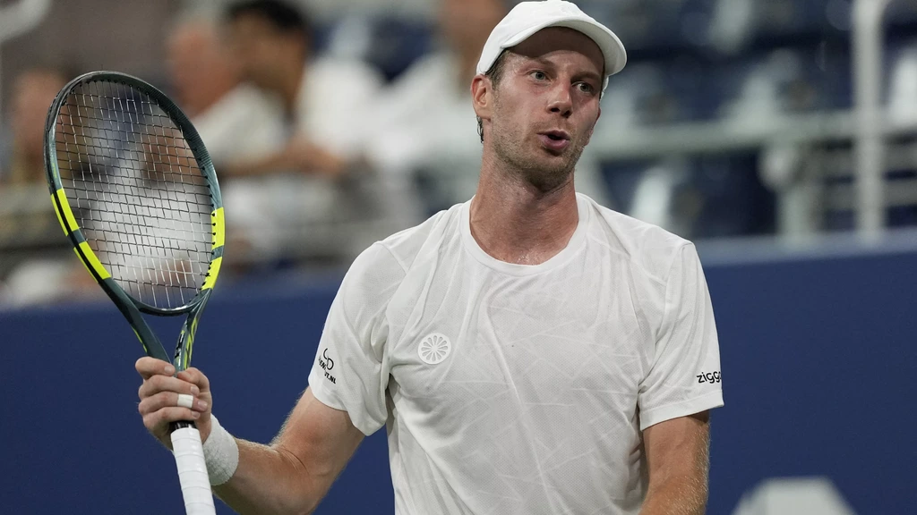 Van de Zandschulp naar vierde ronde US Open na zwaarbevochten zege op Bergs