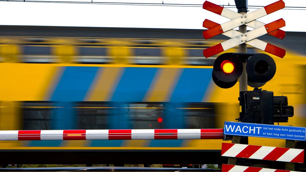 Flitscamera's bij overwegen hebben effect, ProRail ziet minder overtredingen