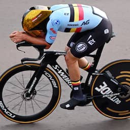 Evenepoel zet Pogacar te kijk in Rwanda en grijpt derde wereldtitel tijdrijden op rij