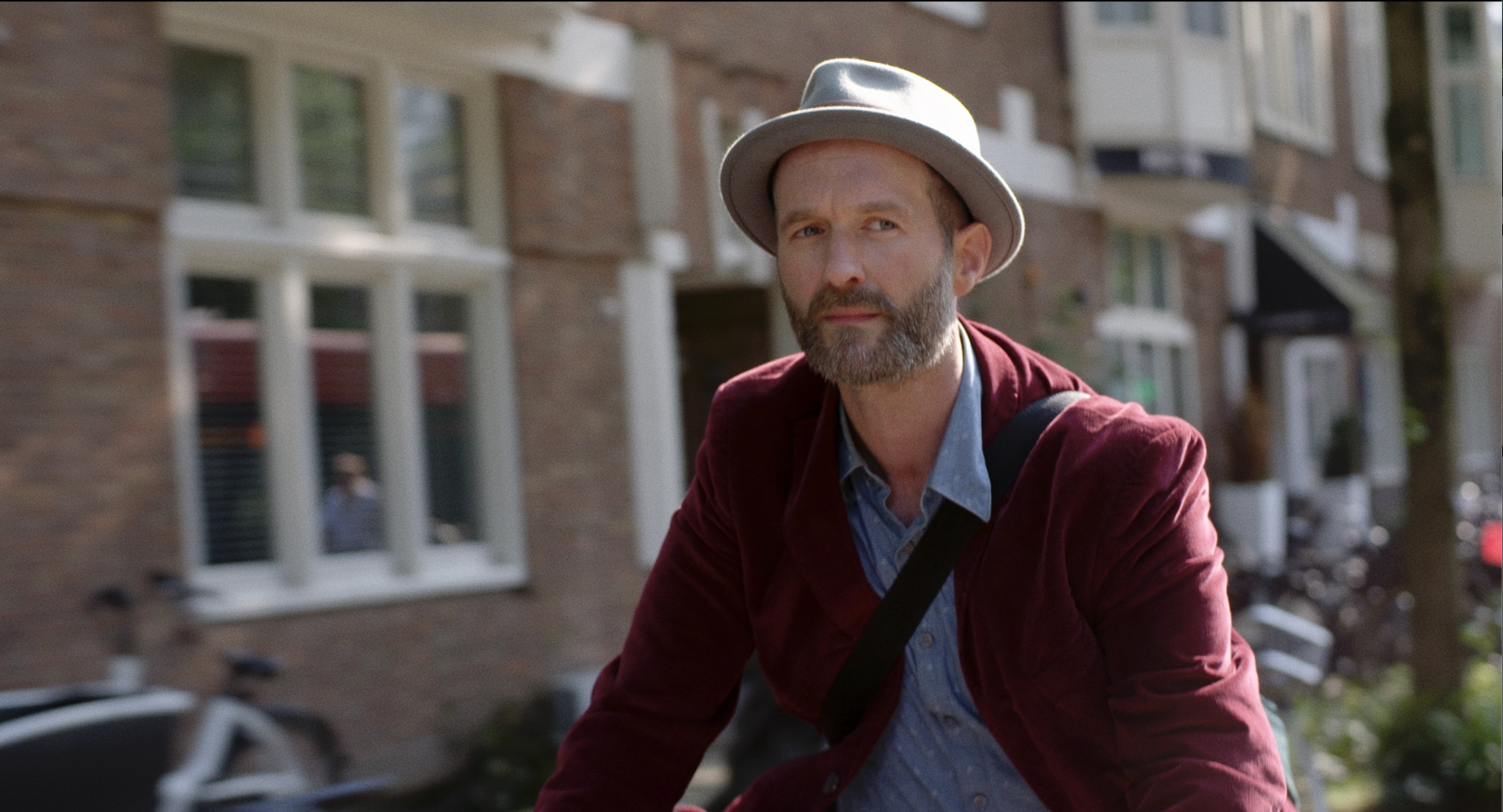 Acteur Daniël heeft asperger en speelt in film KAIN over autisme: ‘Hij is niet debiel hè?’