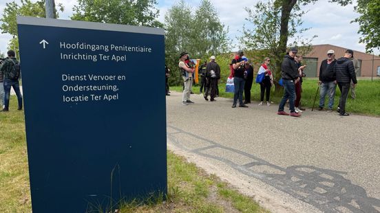 Politie maakt einde aan demonstratie tegen aanmeldcentrum Ter Apel, twee aanhoudingen