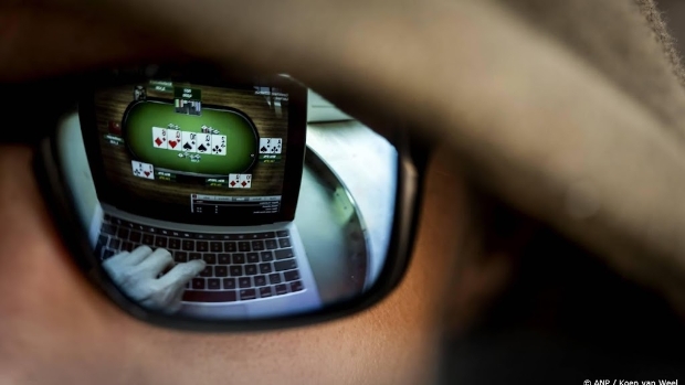 Ksa dreigt drie influencers boete op te leggen om illegaal gokken