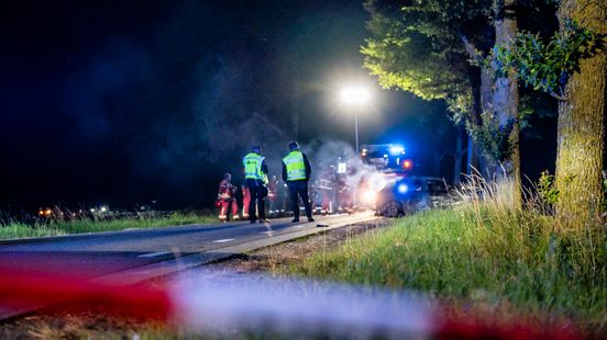 Auto vliegt in brand na ernstig ongeval in Den Ham: meerdere ernstig gewonden