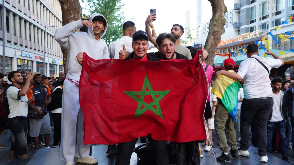 Treurende Oranjesupporters en uitgelaten Marokko-fans, aanhoudingen in Den Haag