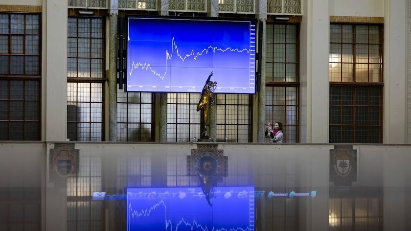 Chipbedrijven stuwen AEX naar nieuw slotrecord