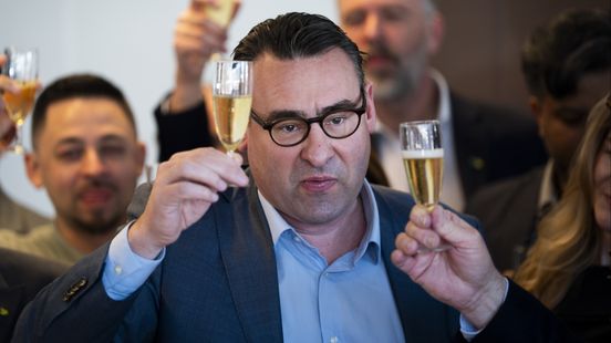 Politiek schaakspel, Aboutaleb doet ultieme oproep aan D66: 'Ga met De Mos, in belang van de stad'