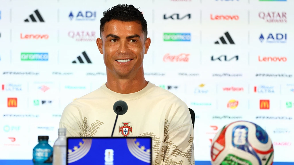 'Jij vindt Cristiano niet leuk', glimlacht Ronaldo, die bezig is aan zijn laatste WK