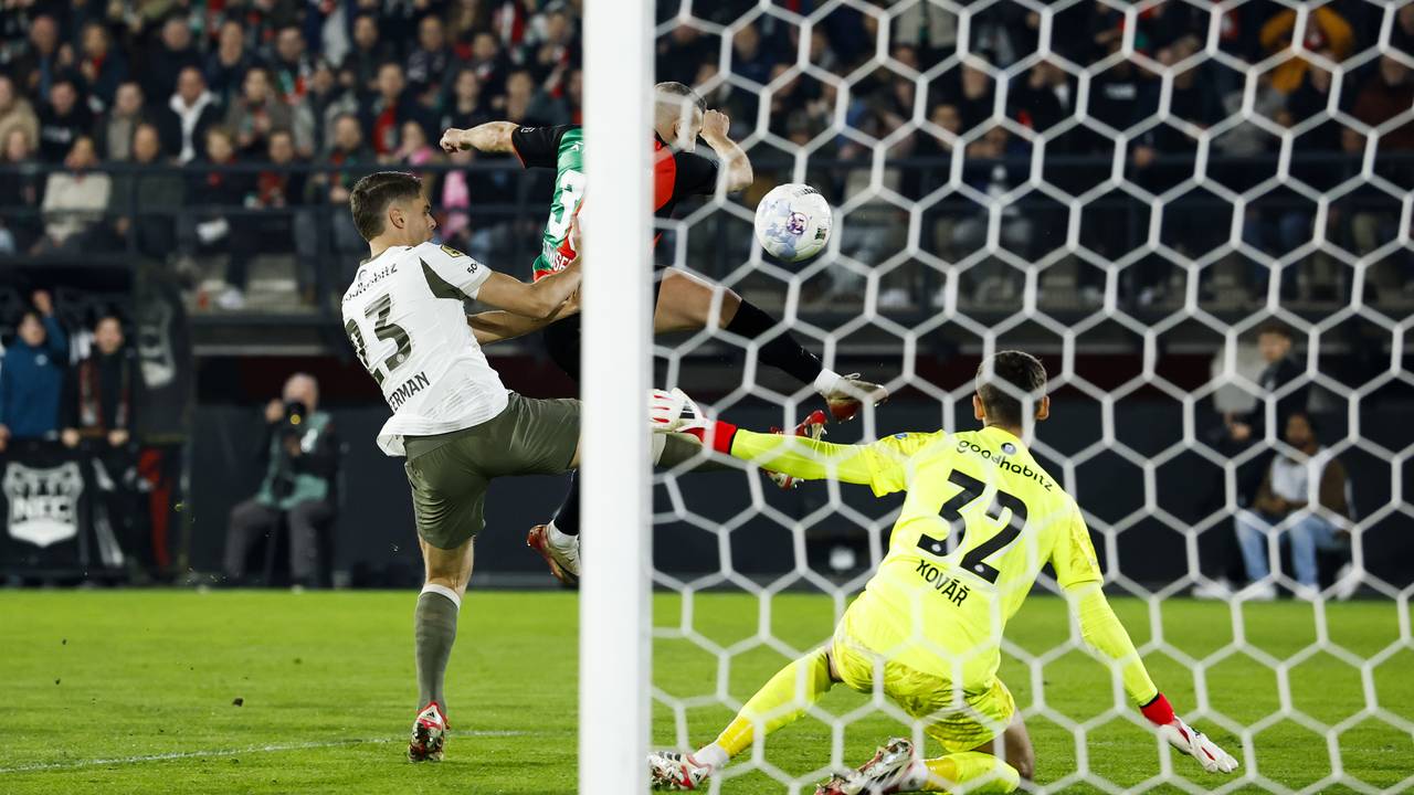 PSV verliest in KNVB Beker en ziet kans op treble verdwijnen