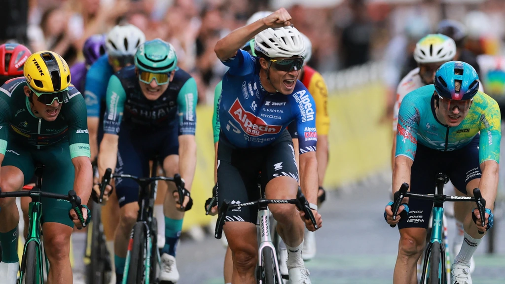 Van der Poel wint zinderende slotetappe, vijfde eindzege voor Pogacar in Tour de France