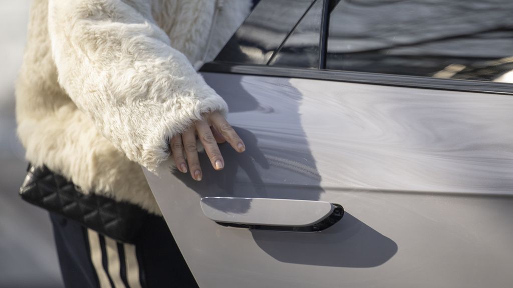 China verbiedt autodeuren met 'verborgen' handgreep na dodelijke ongelukken