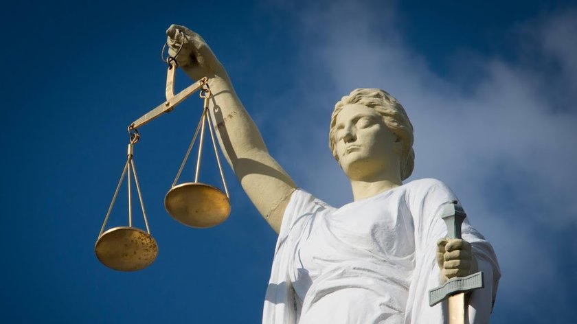Man (74) vast om misbruik twee minderjarige meisjes