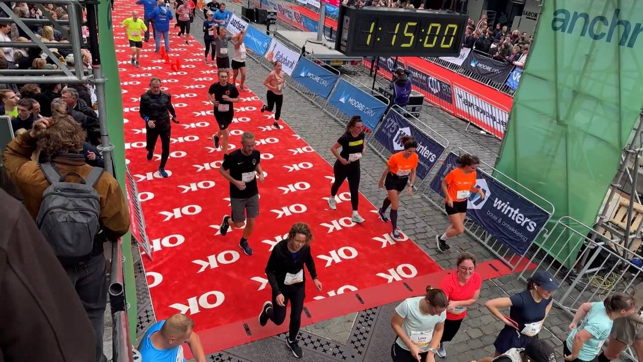 Bezoekers zien man met groot mes bij Singelloop: man (26) aangehouden