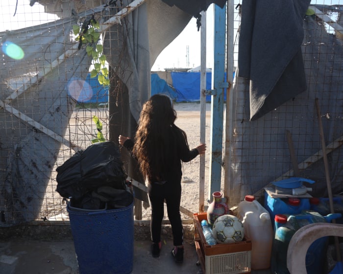 Charges flagged as women and children from IS-linked families set to fly from Syria to Australia