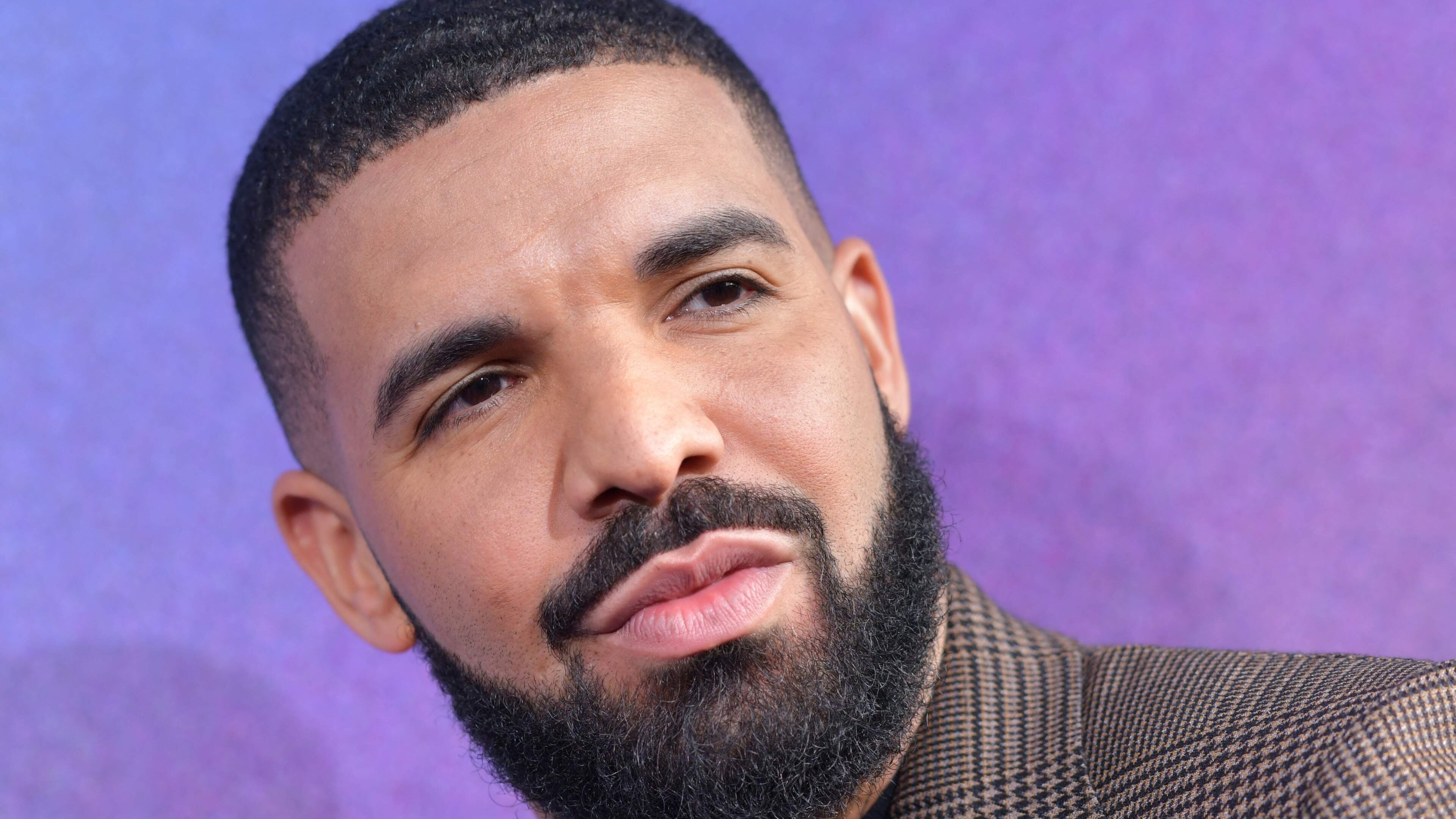 Rapper Drake verrast met release van drie albums tegelijk