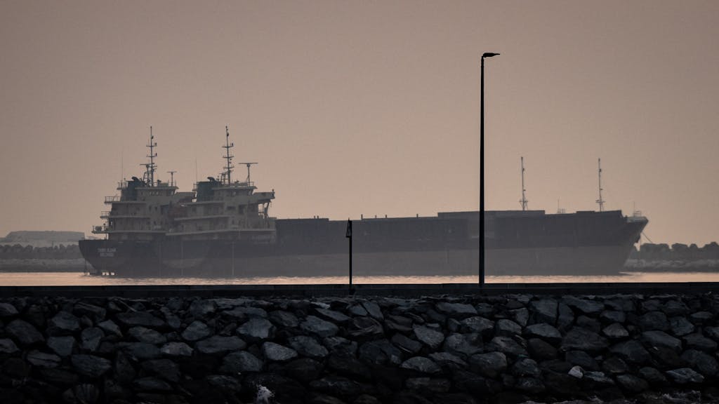 Scheepvaart door Straat van Hormuz komt weer volledig tot stilstand