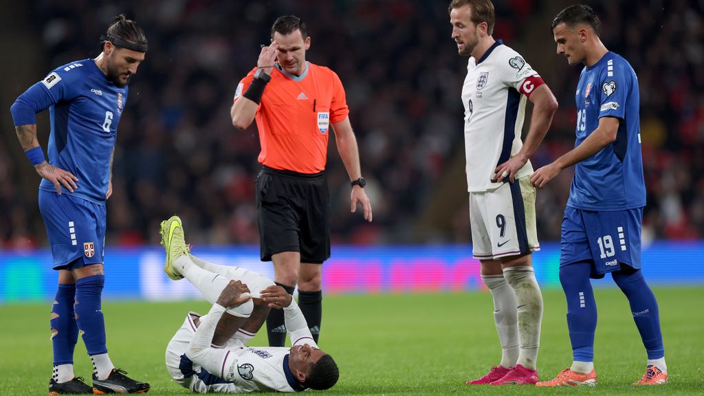 Nieuwe spelregels moeten vanaf WK voetbal tijdrekken tegengaan