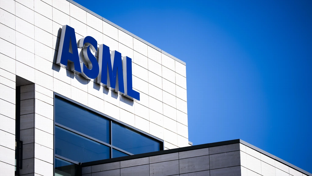 ASML overtreft verwachtingen, maar nieuwe Amerikaanse wet hangt dreigend boven de markt