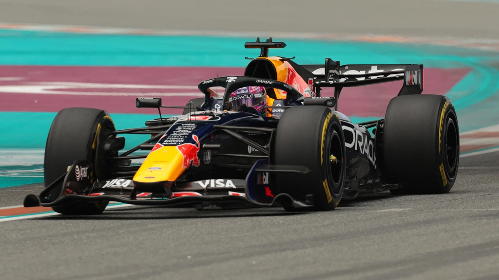 Verstappen in slotmeters naar vijfde plaats Miami na spin bij start, Antonelli wint