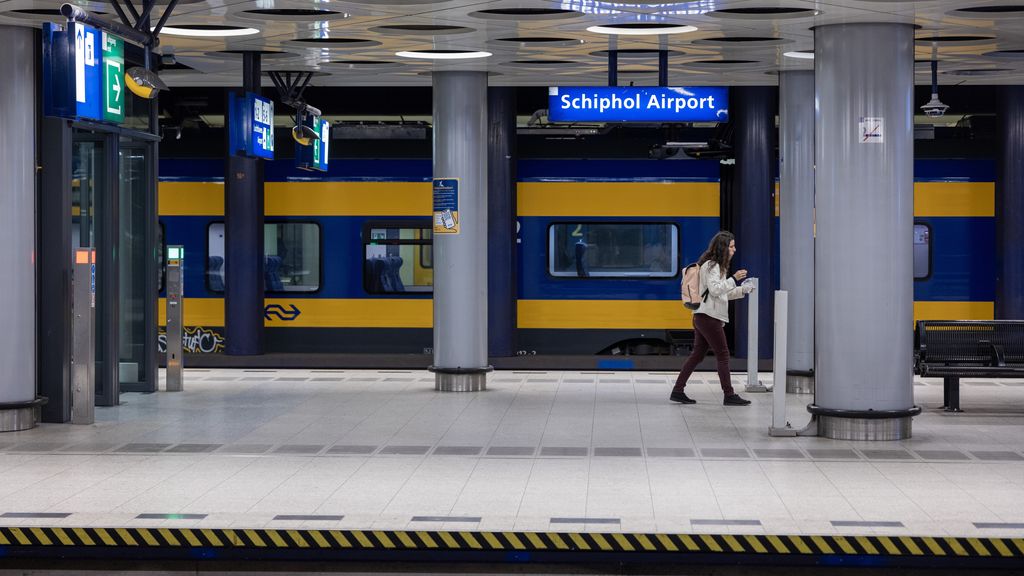 Hele dag veel minder treinverkeer rond Schiphol door seinstoring