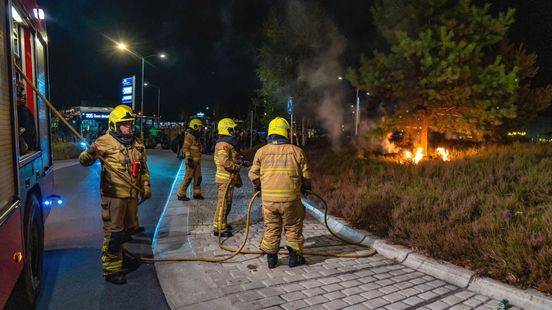 Rotonde geblokkeerd en in brand gestoken tijdens boerenprotest