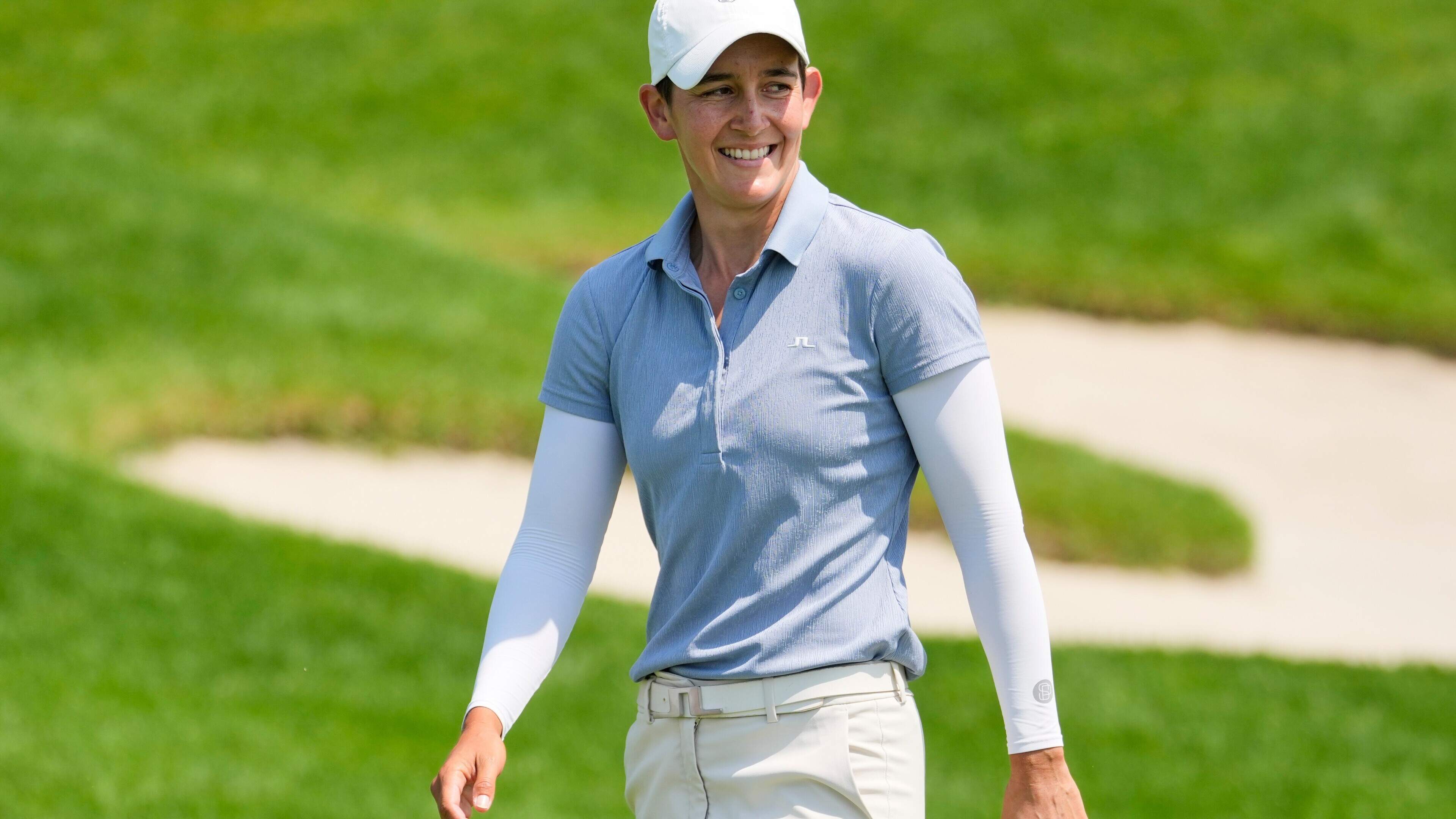 Nederlandse golfster Dewi Weber (30) zorgt voor enorme stunt met derde plaats en 750.000 dollar op majortoernooi: ’Neemt veel stress weg’