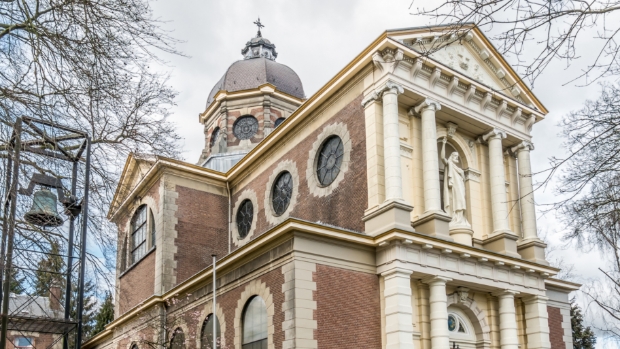 Oud-katholieken leven op te grote voet en moeten stevig ingrijpen. ‘Maatregelen nog onvoldoende’