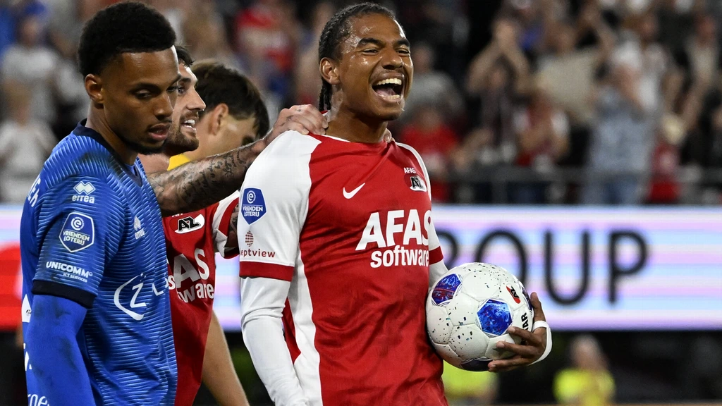 Zakelijke zege voor AZ op ADO, teruggekeerde Stengs scoort