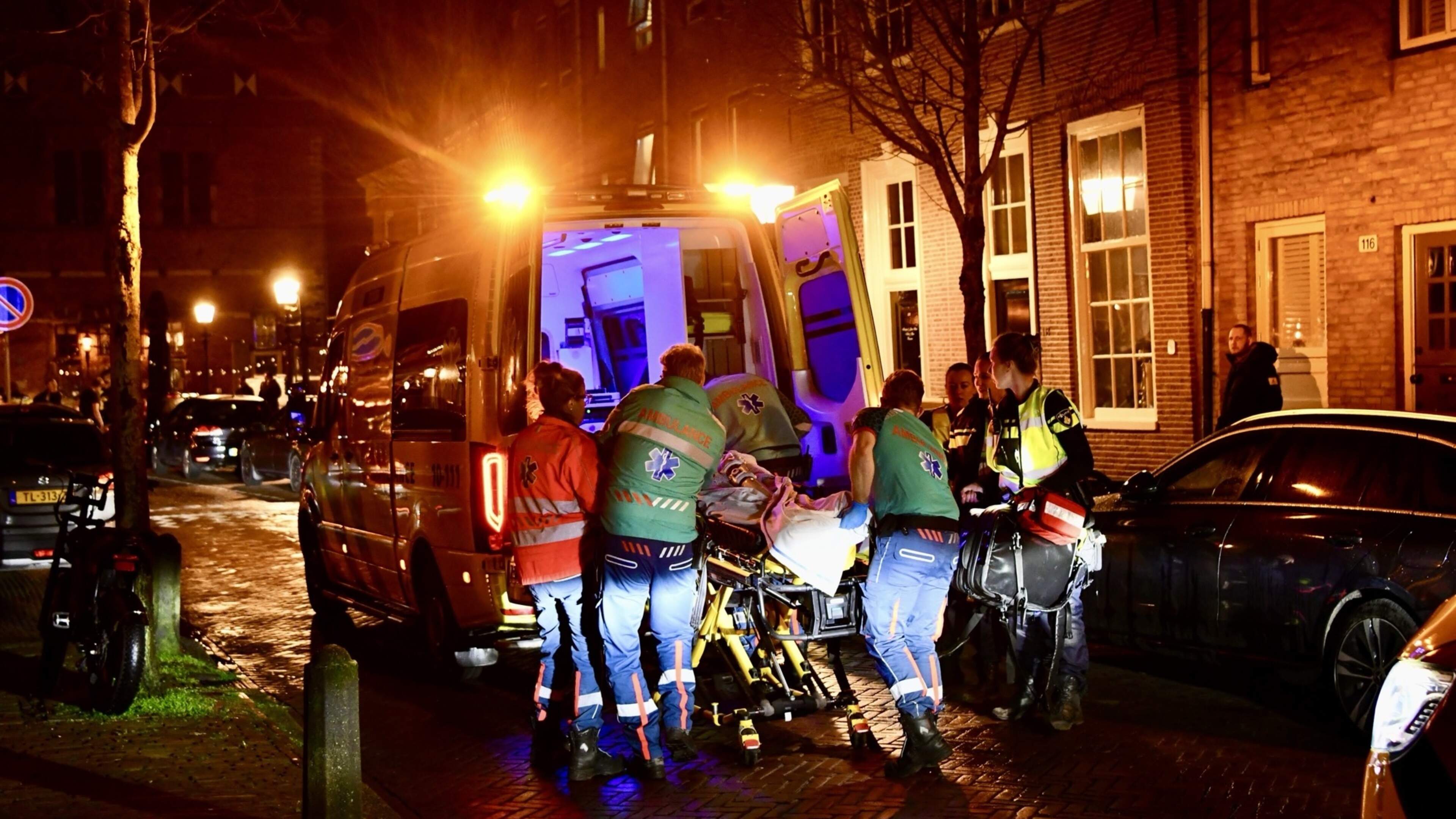 Dode na steekpartij op in Hoorn: politie houdt groepen uit elkaar