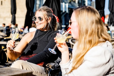 Nog paar bewolkte dagen, weer volop zon en tropisch warm: mogelijk 33 graden