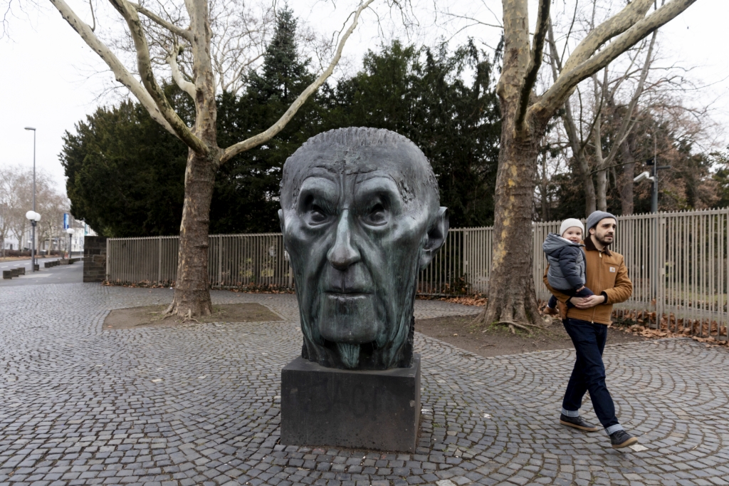 Duitsland ‘in crisis’ hunkert naar leider als Konrad Adenauer. ‘Moedig en vastbesloten’