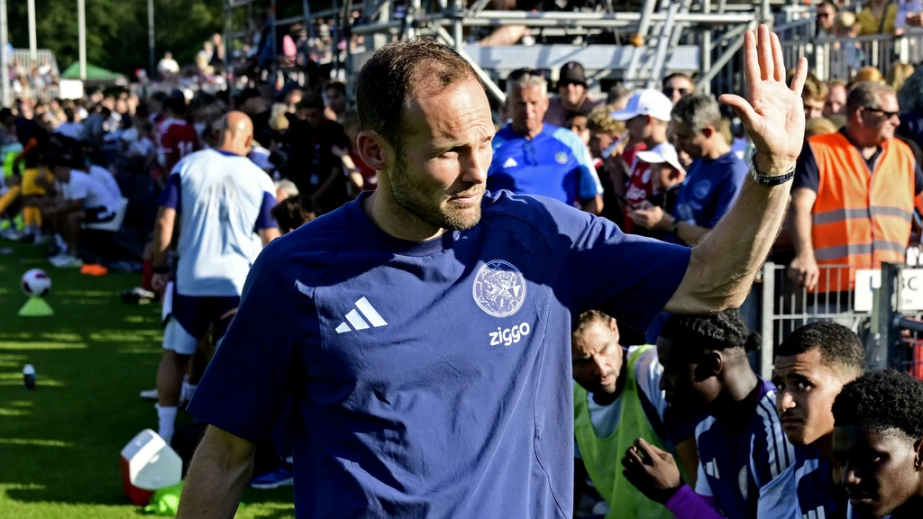 Ajax, met teruggekeerde Blind in de basis, speelt gelijk in oefenduel met Bochum