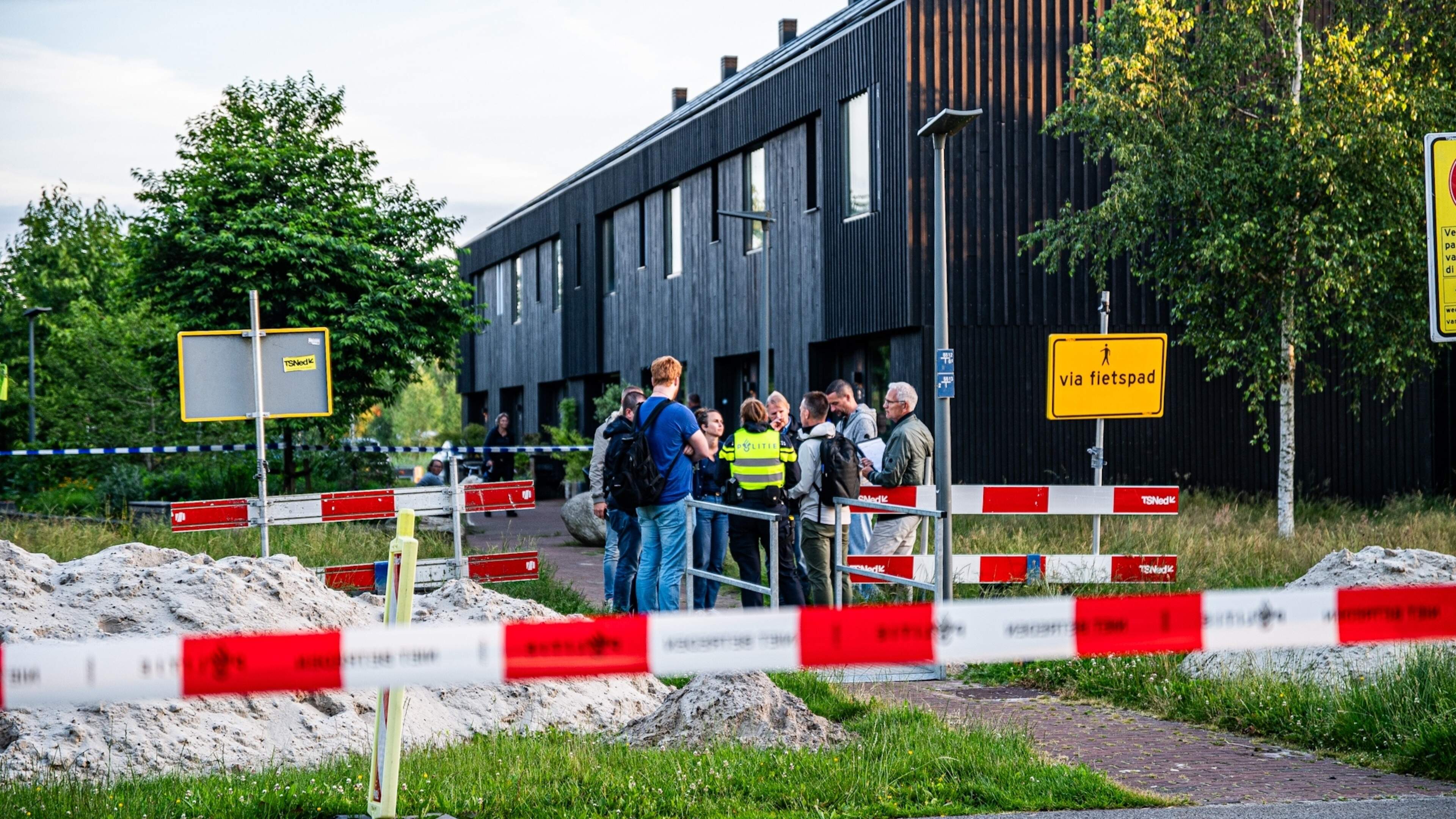 Verbijstering in Meerstad na dood Johan en Mathilda (53), tienerdochter aangehouden: ’De hond kwam onder het bloed naar buiten’