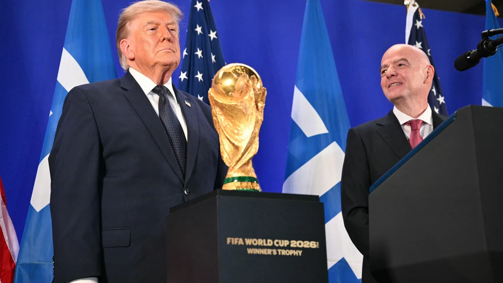 Trump en Infantino vol lof over elkaar en WK: 'Ongelooflijk succes'