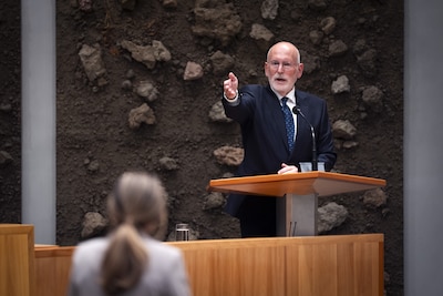 'Klein, maar actief clubje' partijleden maakt het Frans Timmermans lastig: streng of mild asielstandpunt?