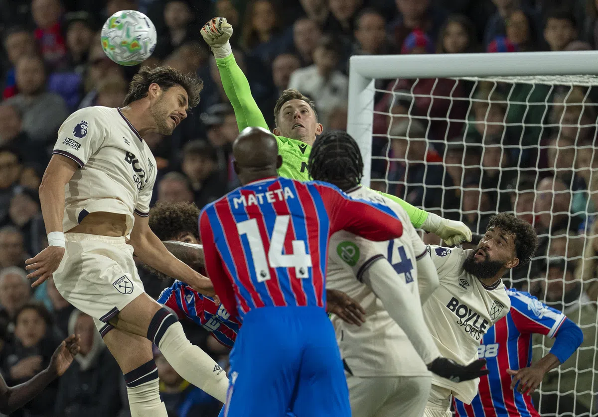 West Ham verzuimt afstand te nemen in degradatiestrijd met Tottenham