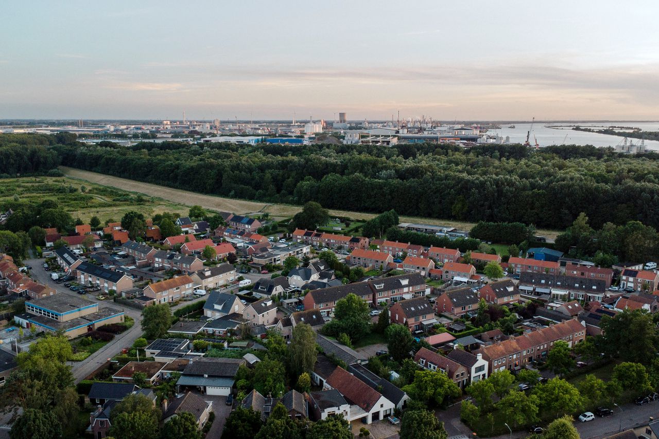 Een week in Moerdijk, een dorpje dat moet verdwijnen, of niet, of misschien toch