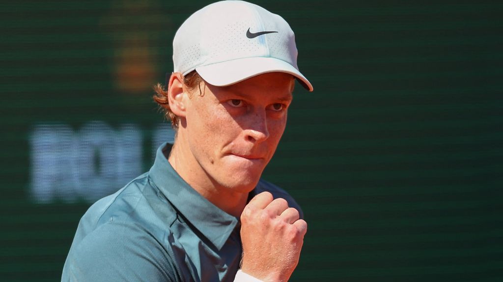 Sinner ondanks zeldzaam setverlies door in Monaco, ook Alcaraz naar kwartfinales