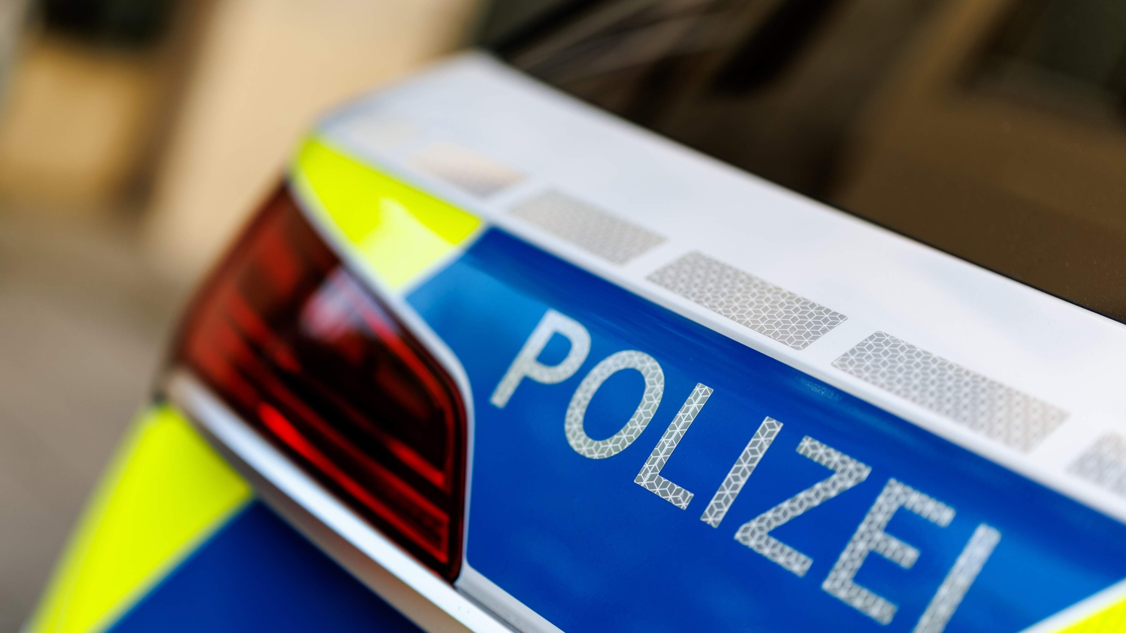 Auto rijdt in op groep mensen in Leipzig: ’Twee doden en meerdere gewonden’