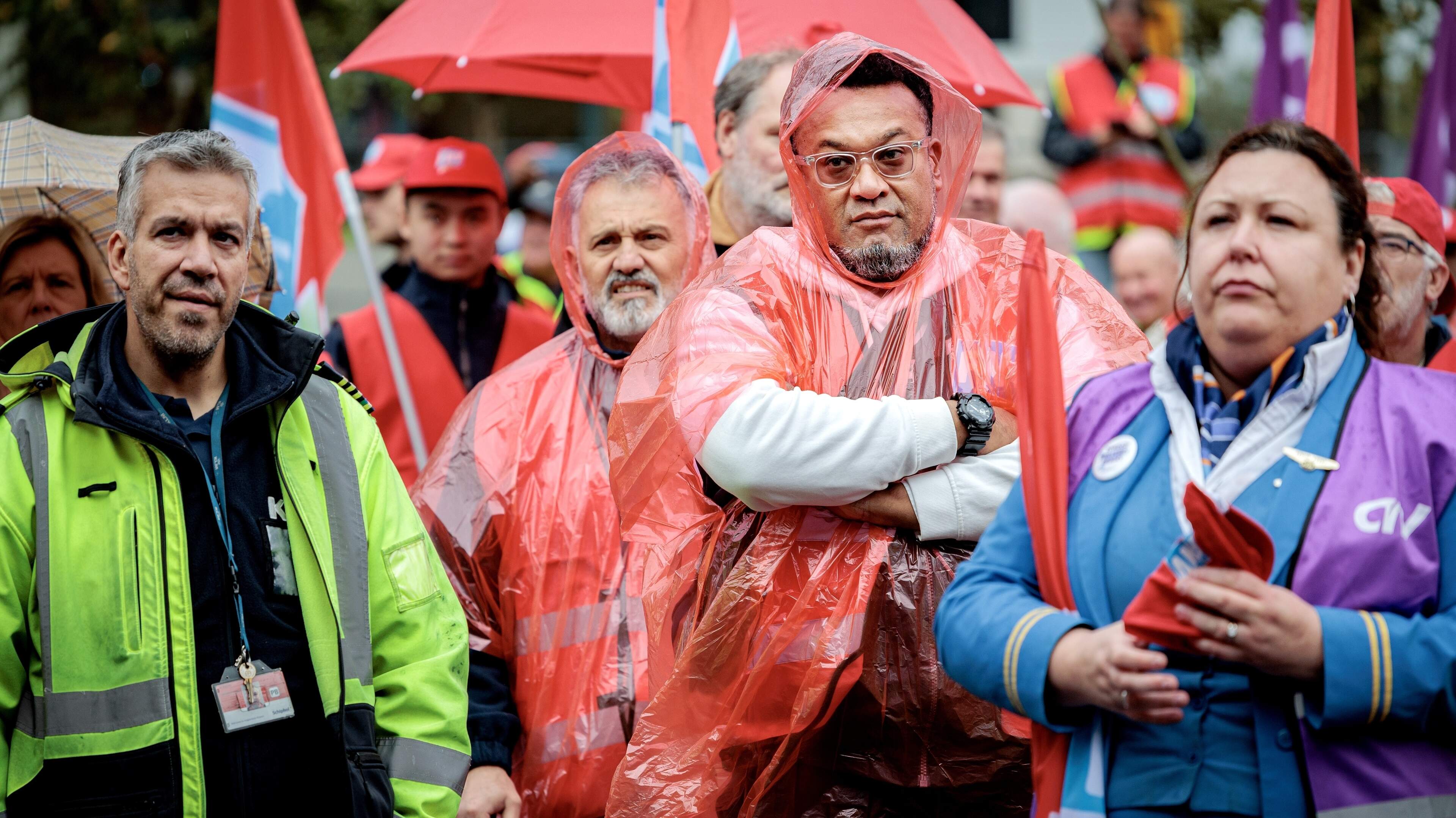 Werknemers staken minder: ’Tevredener over salaris dan in voorgaande jaren’