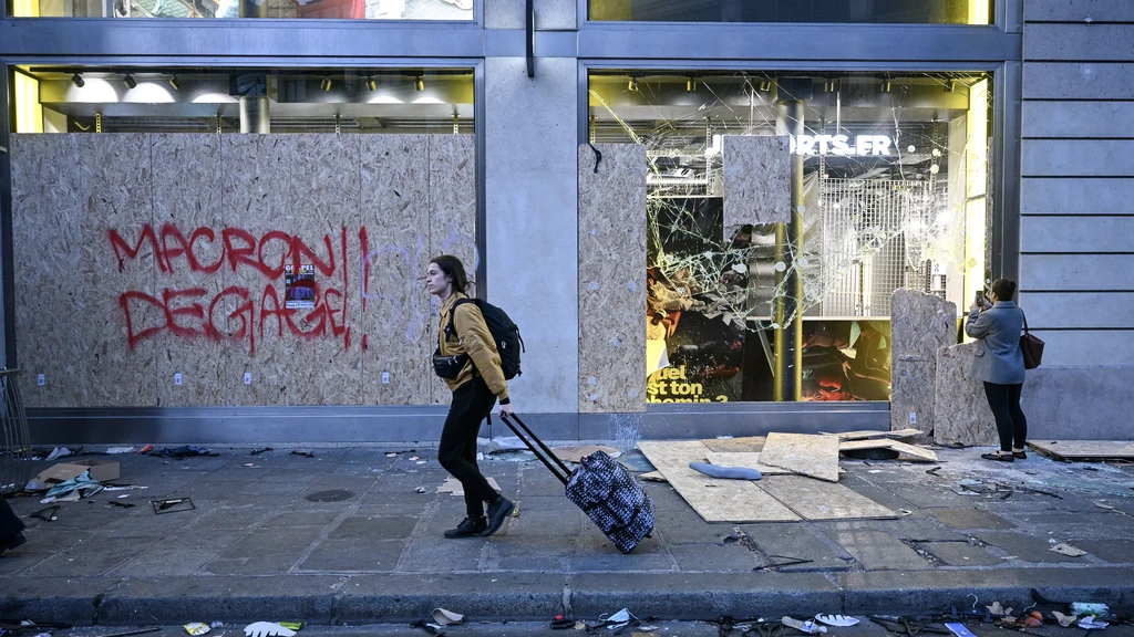 Frankrijk geschokt na protestdag met 'ongekend geweld' en 2000 arrestaties
