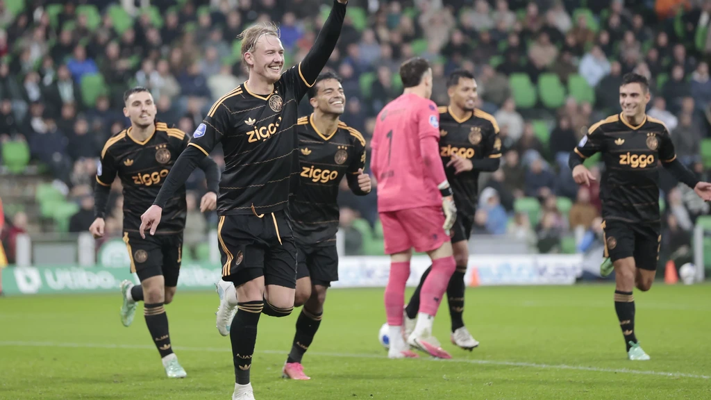 Ajax richt zich op en wint met ruime cijfers bij FC Groningen (2-5)