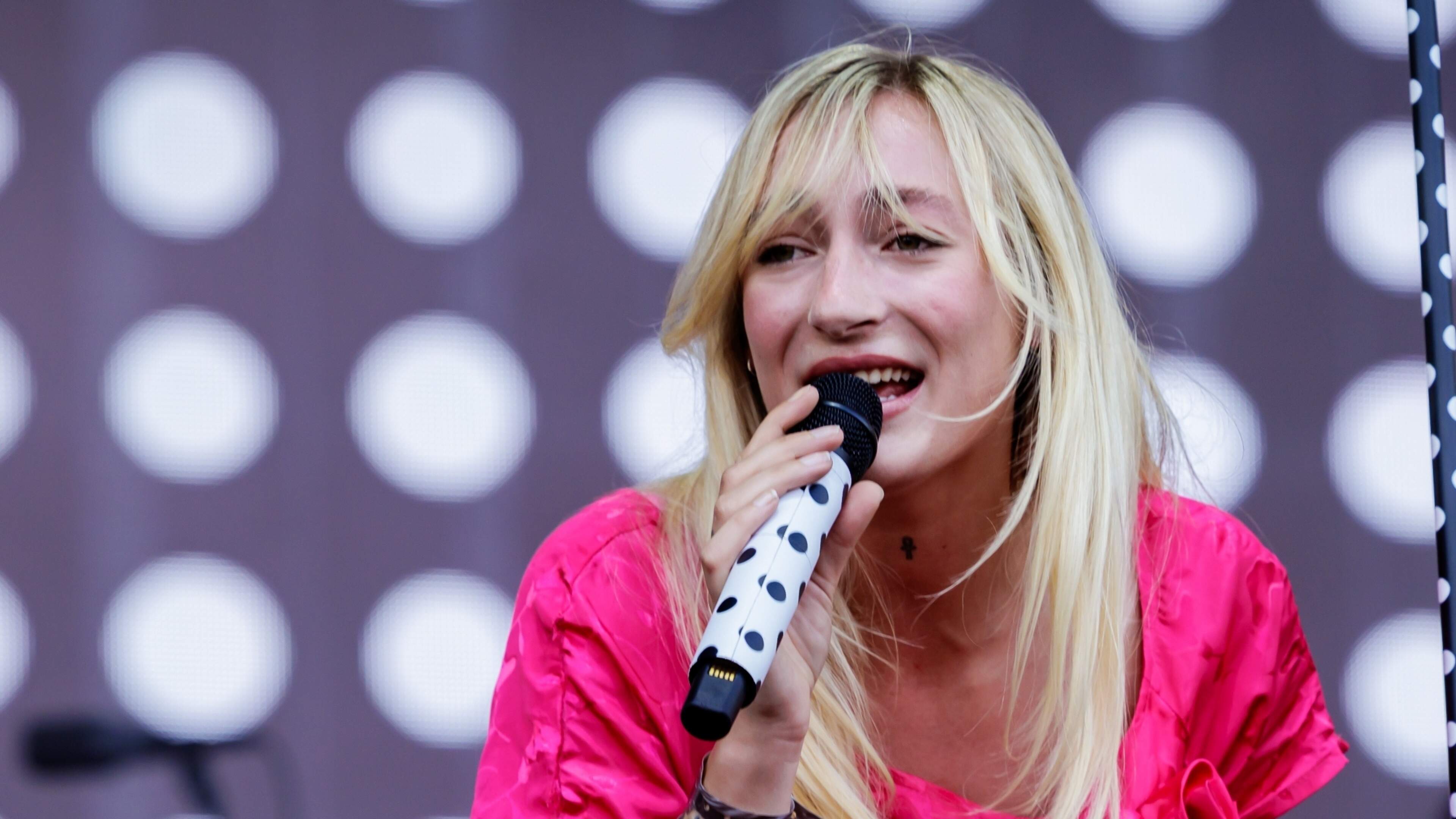 S10 geschokt door vrijlating verdachten in zaak rond dood broer: ’Voel me in de steek gelaten’