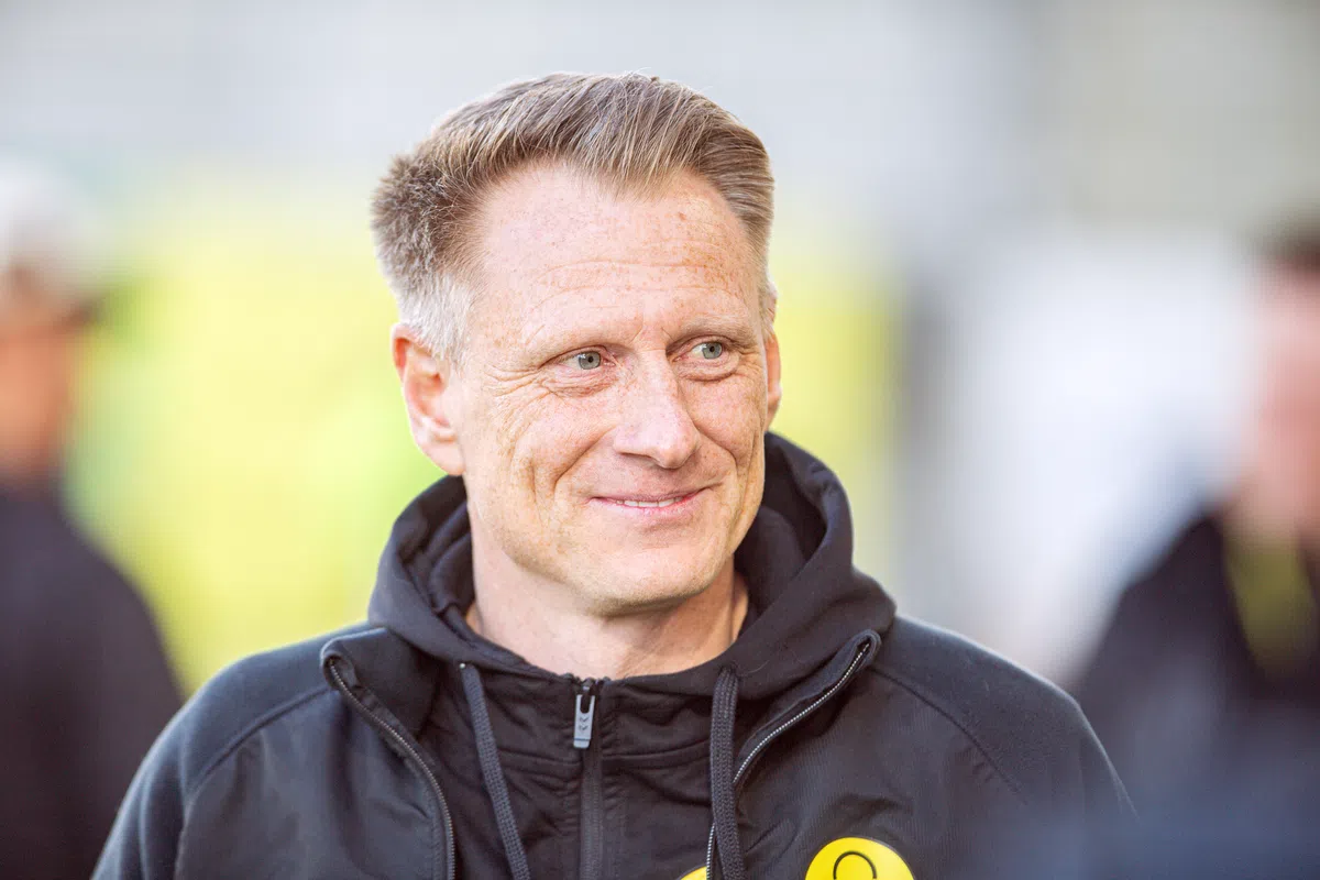 Voormalig Eredivisie-middenvelder promoveert als trainer in Denemarken