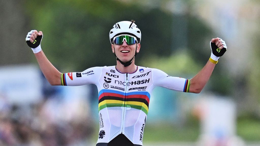 Dominante Pogacar verovert ook de Europese titel met kenmerkende monstersolo
