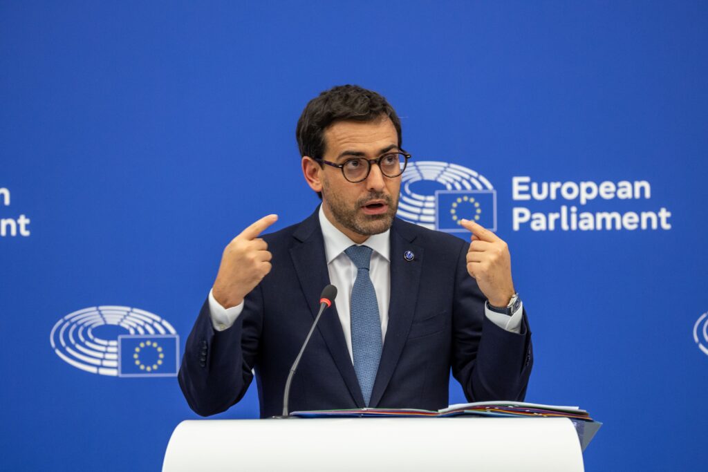 EU to set 50 percent steel tariff as opening bid to Trump